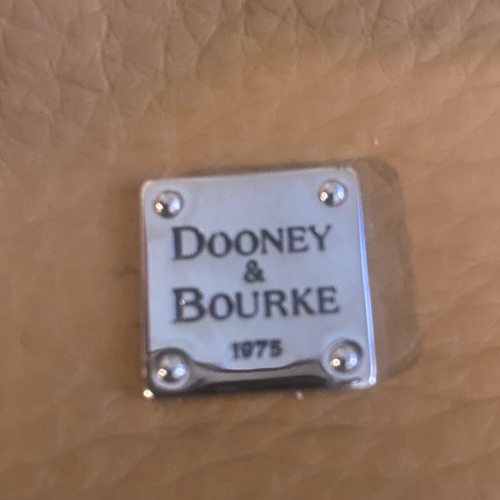 NWOT Dooney & Bourke Large Framed Kisslock Coin Purse Carmel - Picture 2 of 6